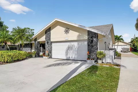 7163 Saint Andrews Rd, Greenacres, FL 33467