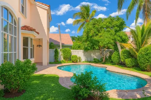 19101 NW 11th St, Pembroke Pines, FL 33029