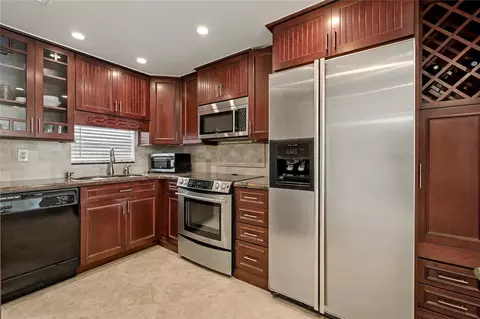 9320 S Hollybrook Lake Dr #103, Pembroke Pines, FL 33025