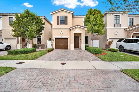 805 NE 191st St, Miami, FL 33179