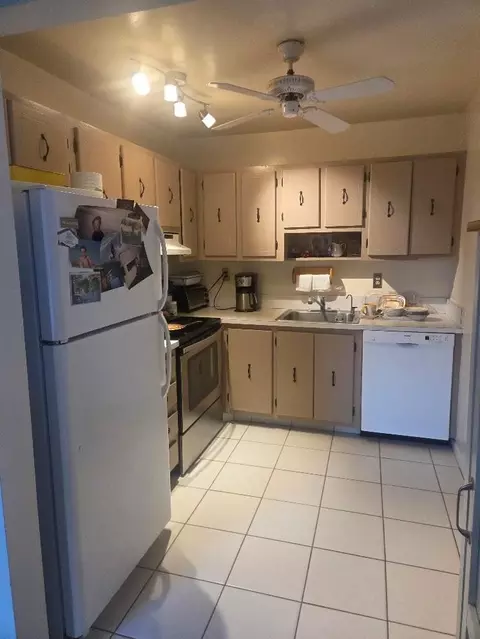 91 Burgundy B #B, Delray Beach, FL 33484