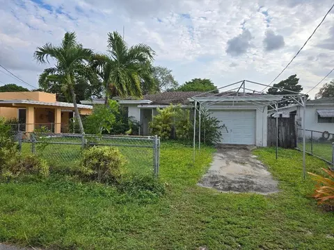 2702 Hayes St, Hollywood, FL 33020