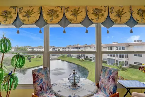 4800 NW 35th St #612, Lauderdale Lakes, FL 33319