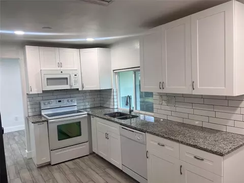 8361 NW 27th Pl, Sunrise, FL 33322