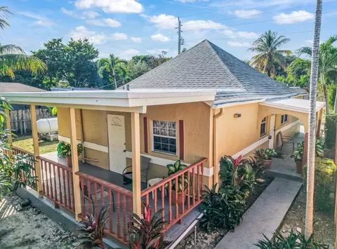 117 SW 1st Ave, Hallandale Beach, FL 33009