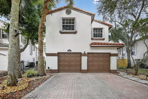 9861 Fairway Cove Ln, Plantation, FL 33324