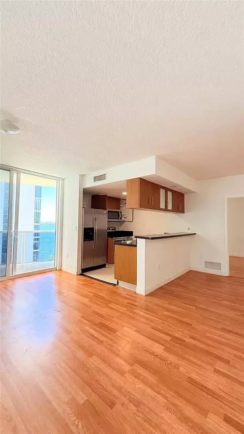 601 NE 23rd St #902, Miami, FL 33137