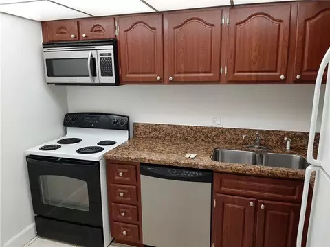 3650 Inverrary Dr #3Q, Lauderhill, FL 33319