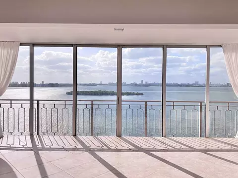 11111 Biscayne Blvd #1901, Miami, FL 33181
