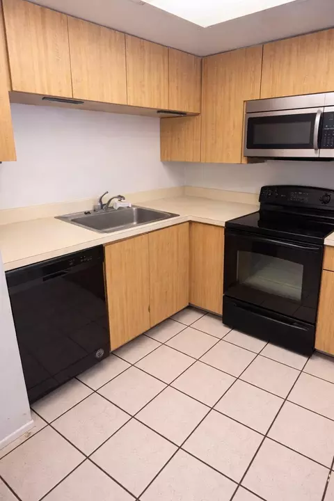 103 Royal Park Dr #2C, Oakland Park, FL 33309