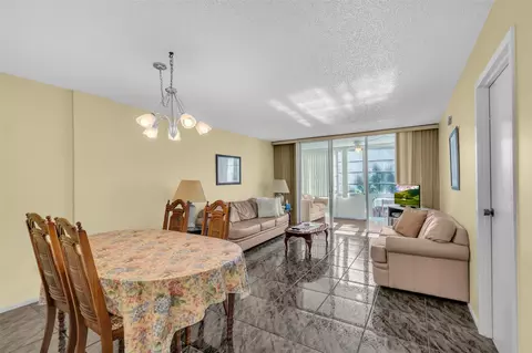 4850 NW 29th Ct #221, Lauderdale Lakes, FL 33313