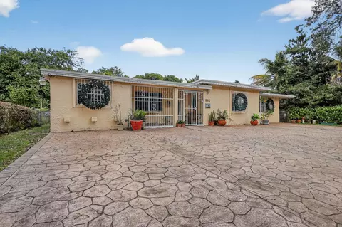 641 NE 140th St, North Miami, FL 33161