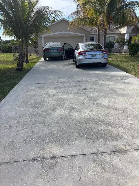 944 SW Del Rio Blvd, Port Saint Lucie, FL 34953