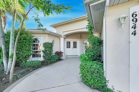 6944 NW Daffodil Ln, Port Saint Lucie, FL 34983