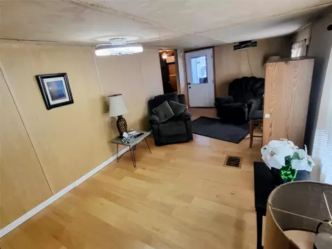 Living - 4037 SE 27th St, Okeechobee, FL 34974 photo 2 of 2