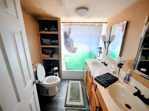 Bath - 4037 SE 27th St, Okeechobee, FL 34974 photo 3 of 4