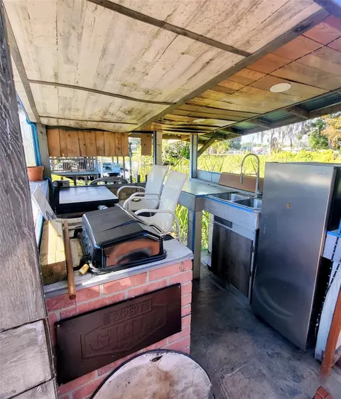Kitchen - 4037 SE 27th St, Okeechobee, FL 34974 photo 1 of 5