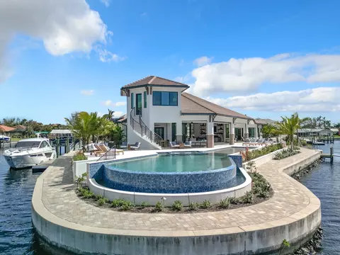 14201 Bay Dr, Fort Myers, FL 33919