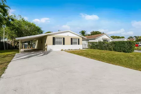 1227 Cherokee St, Jupiter, FL 33458