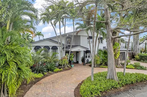 629 Kensington Pl, Wilton Manors, FL 33305