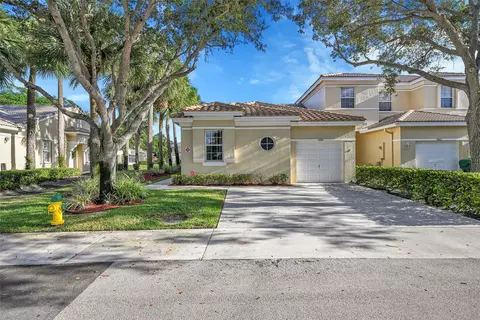5660 Enclave Pl, Lauderhill, FL 33319
