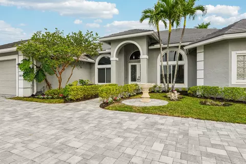 1919 S Club Dr, Wellington, FL 33414