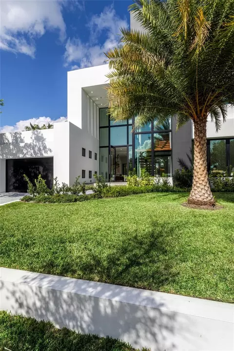 Exterior - 3205 Leigh Rd, Pompano Beach, FL 33062 photo 2 of 5