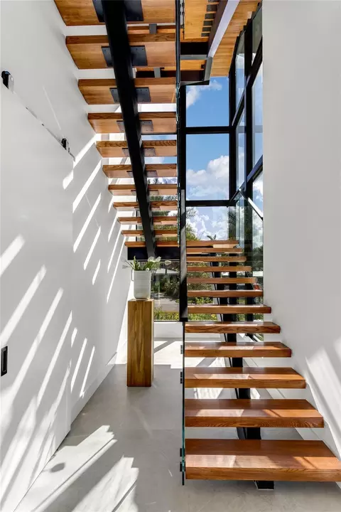 Entry Way - 3205 Leigh Rd, Pompano Beach, FL 33062 photo 2 of 2