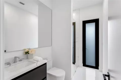 Bath - 3205 Leigh Rd, Pompano Beach, FL 33062 photo 4 of 7