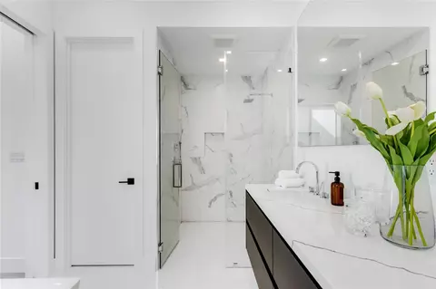 Bath - 3205 Leigh Rd, Pompano Beach, FL 33062 photo 3 of 7