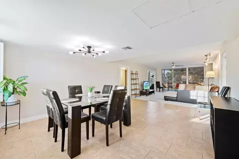 3900 Oaks Clubhouse Dr #310, Pompano Beach, FL 33069
