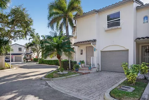 1900 Oceanwalk Ln #138, Pompano Beach, FL 33062