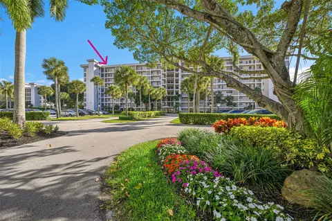 3050 N Palm Aire Dr #909, Pompano Beach, FL 33069