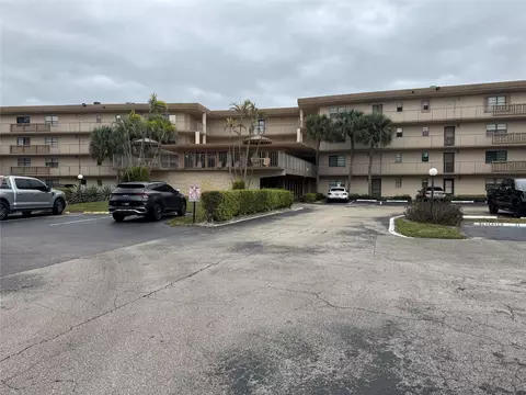 9300 SW 8th St #215, Boca Raton, FL 33428