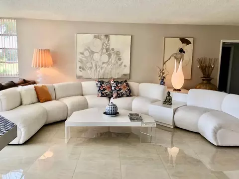 800 Cypress Grove Dr #204, Pompano Beach, FL 33069