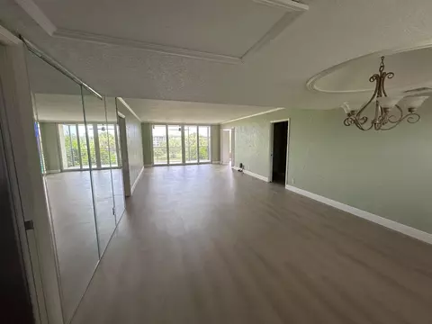 3850 Oaks Clubhouse Dr #403, Pompano Beach, FL 33069