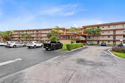9300 SW 8th St #422, Boca Raton, FL 33428