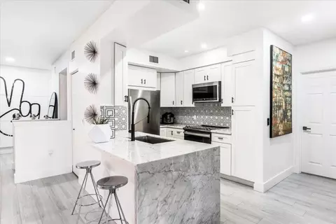 2452 Centergate Dr #202, Miramar, FL 33025