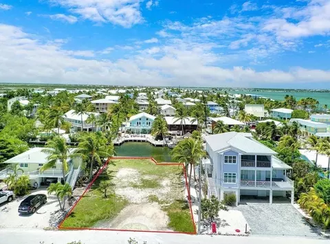 28525 Jolly Roger Dr, Summerland Key, FL 33042