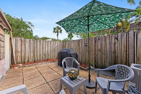3320 Simms St #11C, Hollywood, FL 33021