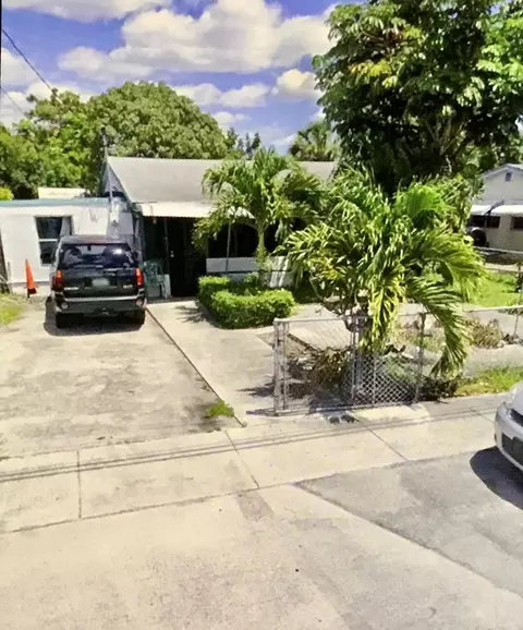 5663 Flagler St, Hollywood, FL 33023