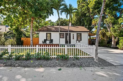713 NE 17th Rd, Fort Lauderdale, FL 33304
