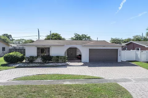 10490 NW 24th St, Sunrise, FL 33322