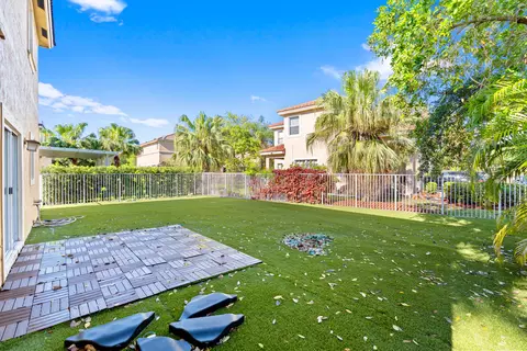 904 NW 126th Ave, Coral Springs, FL 33071