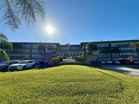 9440 SW 8 St #208, Boca Raton, FL 33428