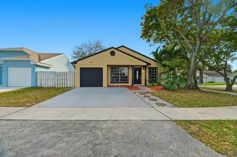 8666 SW 14th St, Pembroke Pines, FL 33025