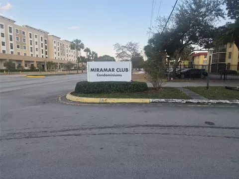 3252 Foxcroft Rd #113, Miramar, FL 33025