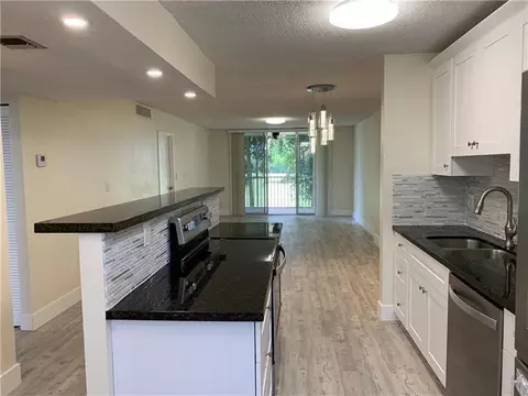 250 Jacaranda Dr #203, Plantation, FL 33324