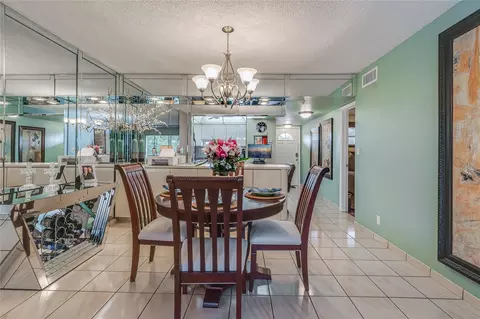 700 S Hollybrook Dr #304, Pembroke Pines, FL 33025