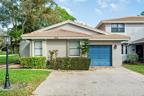 742 Deer Creek Shore Dr #742, Deerfield Beach, FL 33442
